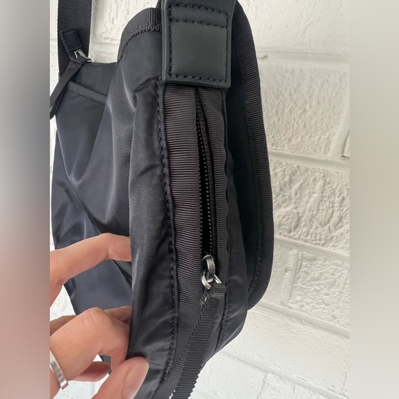 Lululemon the essentials bag 🪬 - Picture 6 of 15